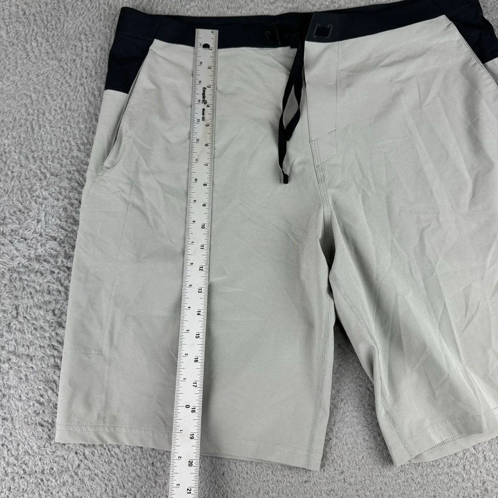 Oakley Board Shorts Gray Stretch Surf Beach Swim Mens 34 Tactical Modern